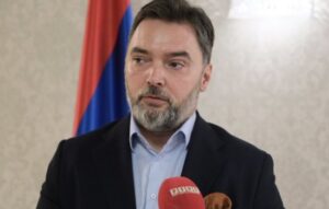 Košarac: Zgrožen sam lažima Heleza; Dosljedno sprovodimo politiku Srpske