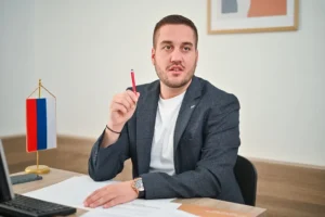 Nebojša Drinić u raljama narko kartela: Poznati diler dobio dozvolu da postavi kiosk u parkiću kod Hrama