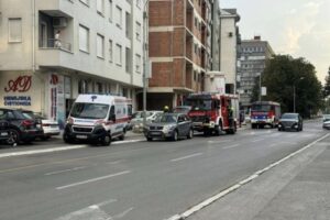 UŽAS U BANJALUCI: Radnici se zaglavila ruka u valjku za peglanje