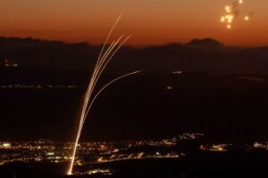 Eskalacija na Bliskom istoku: Hezbolah ispalio 320 raketa, Izrael uzvratio
