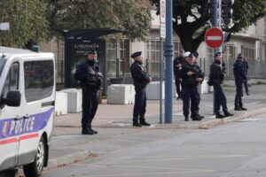 Francuska: Eksplodirao automobil ispred sinagoge, ranjen policajac