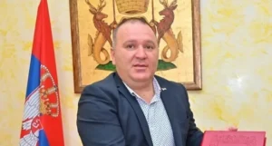 Ćoma diploma vrši malverzacije: Na svoju ruku zavodi red u mjesnoj zajednici i krši zakon