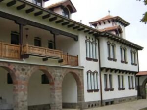 Uništene ikone i oštećenja od metaka: Oskrnavljeno crkvište na KiM (FOTO)