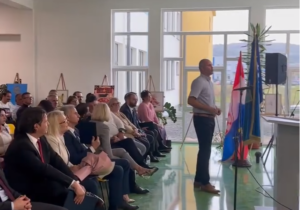 “SUŽIVOT U BiH” Zastava Herceg-Bosne na otvaranju škole posvađala Hrvate i Bošnjake VIDEO
