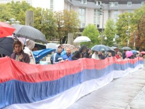 Zastave Srpske i Srbije širom Banjaluke