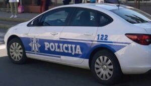 Šezdesetogodišnjak napadao maloljetnicu ispred škole, pokušao na silu da je odvuče sa sobom