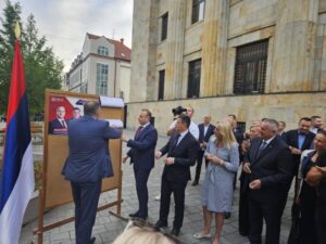 ZALIJEPLJEN PRVI PLAKAT U BANJALUCI: Dodik: Pobjeda se zove Nikola Šobot