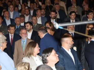Novi Sad: Cijela sala ustala i aplaudirala predsjedniku Srpske (VIDEO)