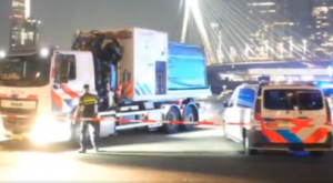 VANREDNO U ROTERDAMU: Ljudi na ulici napadnuti nožem, ima mrtvih i povrijeđenih VIDEO