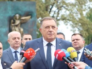 Dodik razgovarao s Varheljijem o zastoju evropskog puta: Svi instituti međunarodnog predstavljanja BiH privatizovani