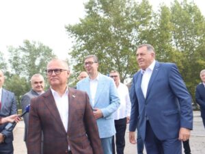 Dodik i Vučić obilaze radove na rekonstrukciji mosta na graničnom prelazu Karakaj