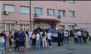 TEROR SE NASTAVLJA: Srbima na KiM i jutros zabranjen ulazak na radna mjesta
