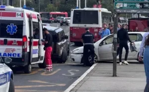 Automobilom uletio na autobusku stanicu: Horor u Beogradu