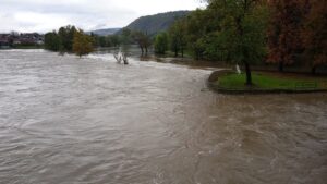 Rijeka Una premašila kritičnu tačku: Bihać pod vodom