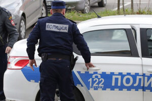 Jedna osoba poginula, pet povrijeđeno u sudaru autobusa i teretnog vozila