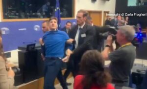 Mađarski opozicionar nasrnuo na Orbana u Evropskom parlamentu u Strazburu