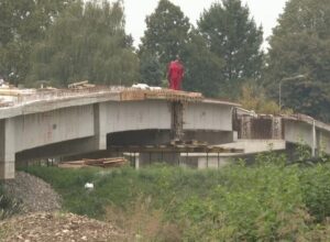 Preko mosta u Česmi mogu samo ptice; Šta je sa pristupnim saobraćajnicama? (FOTO)