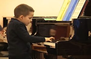 Novosađanin čudo od djeteta: Marko je sa 2 godine čitao, sada ima i svoje kompozicije