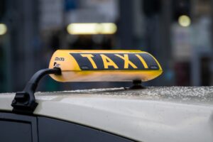 Grad pod njihovim točkovima: Šta sve znači biti taksista