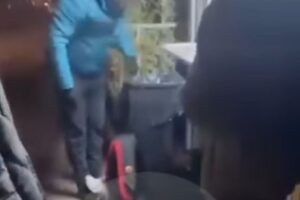 UŽAS U BEOGRADU: Muškarac krvnički šutirao dijete koje leži na betonu