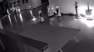 REVOLUCIJA U ROBOTICI: Minijaturni robot “Arbai” ubijedio 12 većih kolega da “pobjegnu” sa posla VIDEO