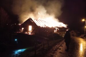 Veliki požar u Ribniku, vatru gasili i banjalučki vatrogasci