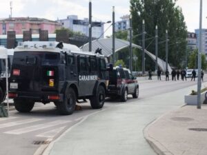 Akcija prištinskih vlasti u poslovnici Pošte Srbije u Mitrovici (VIDEO)