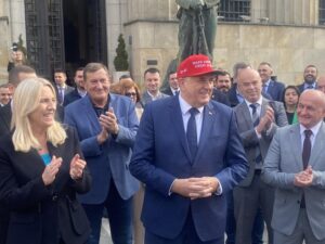 Slavlje ispred Palate Republike povodom Trampove pobjede: Predsjednik slavi sa građanima (VIDEO)
