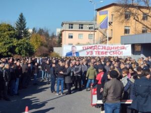 Velika podrška predsjedniku Srpske i v.d. direktora Službenog glasnika ispred Suda BiH