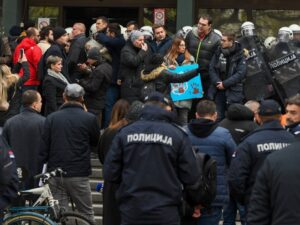 Nova blokada tužilaštva u Novom Sadu, policija napravila kordon ispred ulaza u zgradu