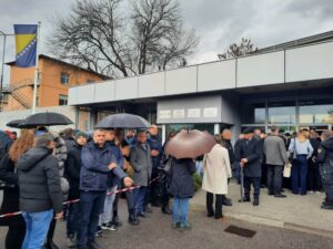 Nastavak ročišta predsjedniku Srpske i v.d. direktora Službenog glasnika; Podrška ispred Suda BiH