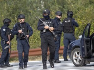 Specijalci tzv. kosovske policije pretresaju kuće na teritoriji opštine Zubin Potok