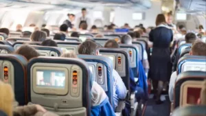 Avion iz Antalije nije mogao da se prizemlji zbog misterioznog objekta na nebu