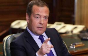 Medvedev: Sada imamo pravo da uzvratimo oružjem za masovno uništenje na Kijev i NATO