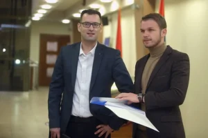 Stanivuković opet laže: Grmuša pokrenuo inicijativu pred Ustavnim sudom, a ne rukovodstvo Srpske kako tvrdi gradonačelnik VIDEO