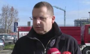 Kovačević na parkingu kod zgrade Vlade: Stanivuković je barikadama napao Banjalučane