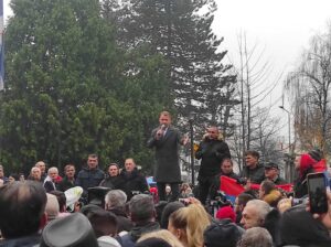 UDAR NA INSTITUCIJE SRPSKE: Stanivuković se uputio prema zgradi Vlade