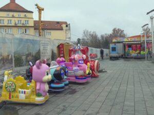 Strah Banjalučana od mogućeg obrušavanja: Zašto rekviziti za dječiju zabavu i luna park još nisu uklonjeni? (VIDEO)