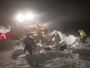Drvar pogodilo snježno nevrijeme; Pogledajte snimak spasavanja ljudi iz snijega (FOTO/VIDEO)