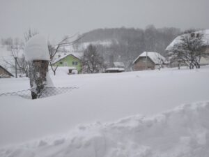 Kneževo odsječeno od svijeta, visina snijega 120 centimetara (FOTO)