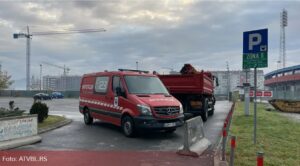 Stanivuković vatrogasnim vozilima blokirao ulaz na parking