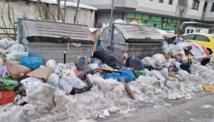 Katastrofalno stanje! Snijeg odlazi, novi dolazi, a hrpe smeća još po Banjaluci