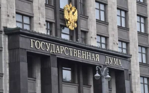 Duma: Kongres SAD i UN da istraže navode Karlsona o “američkim planovima atentata” na Putina