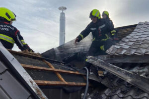 Izbio požar na krovu porodične kuće u Banjaluci