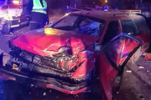 Težak udes: Automobil udario u sanitetsko vozilo