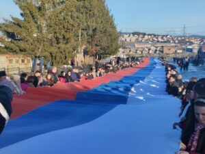 Novi Zejtinlik – razvijena zastava Srpske duga 200 metara (FOTO/VIDEO)