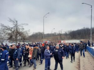 Radnici RiTE Ugljevik blokirali put Bijeljina – Tuzla; Nezadovoljni stanjem u preduzeću