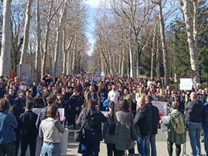 Banjaluka: Studenti i građani odali počast žrtvama u Novom Sadu i Donjoj Jablanici i podržali kolege iz Srbije