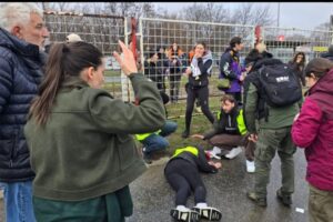 Novi Beograd: Vozač se kolima zaletio na okupljene građane i udario studentkinju