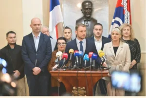 SAMO BAHATO: Stanivuković povećao plate najbližim saradnicima